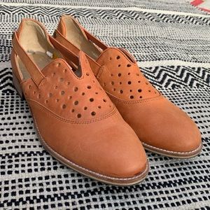 NWOT Caterpillar Leather Cut Out Shoes size 10